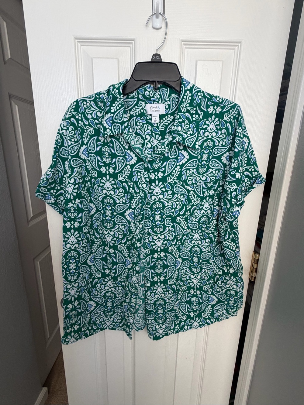 croft & barrow Green and White Paisley Short-Sleeve Button-Up Shirt